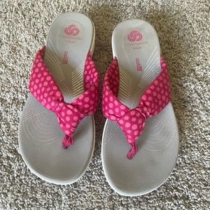 Clarks Cloudsteppers-size 5 Flip Flops